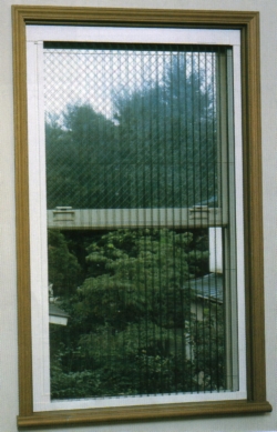 プリーツ式網戸-窓用・勝手口ドアタイプ　イメージ図